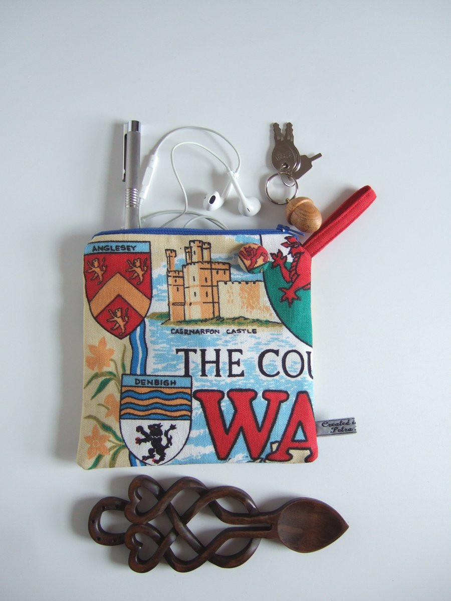 Purse or make up bag with vintage tea towel views of St David’s and Caernarfon. 