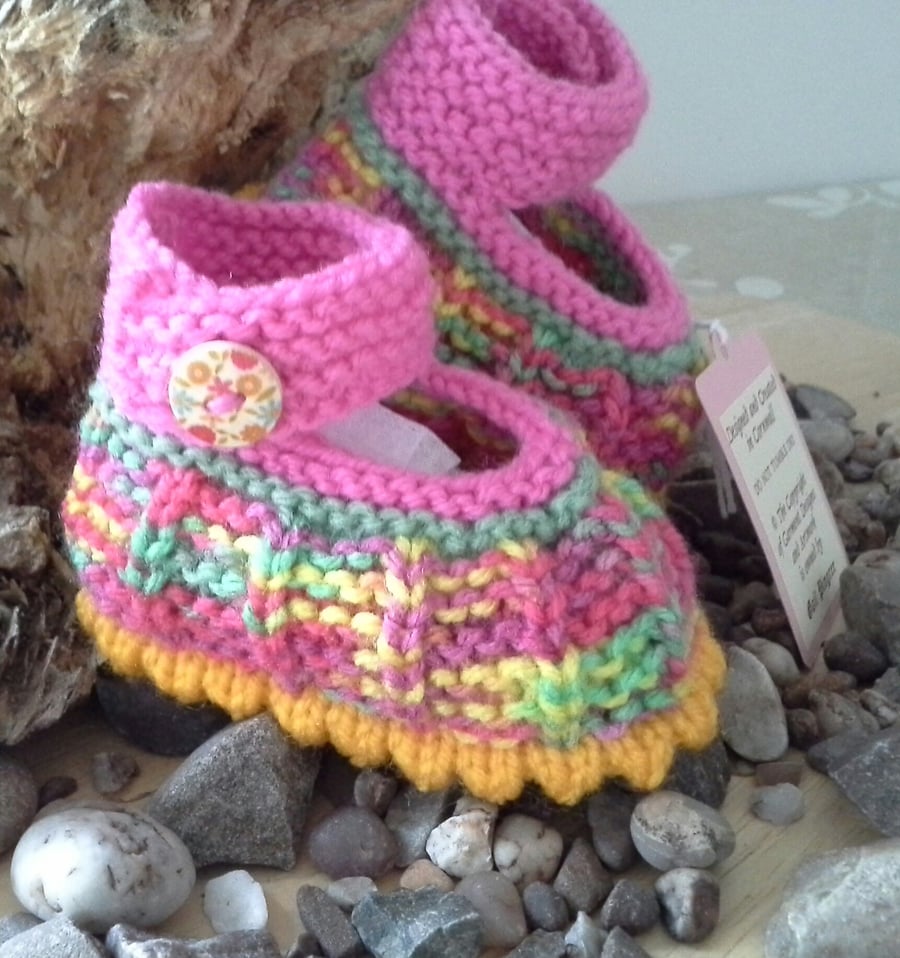 Baby Girl's hand knitted Baby Shoes 0-6 months