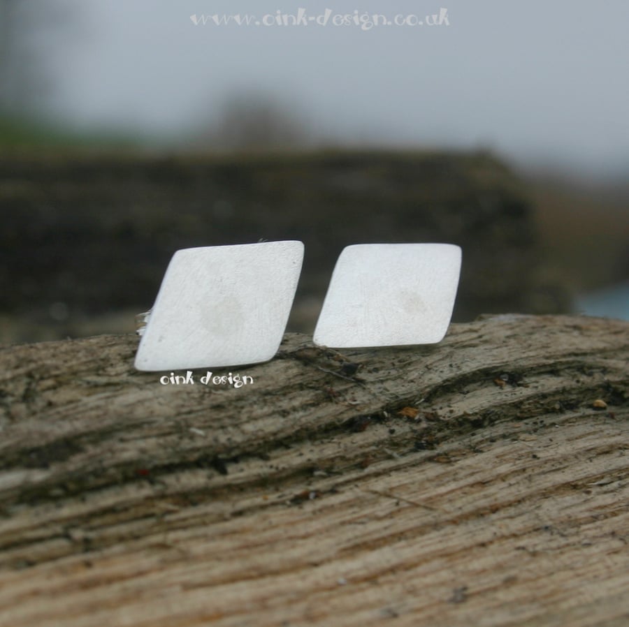  Sterling silver diamond shaped earrings with a frosted finish.