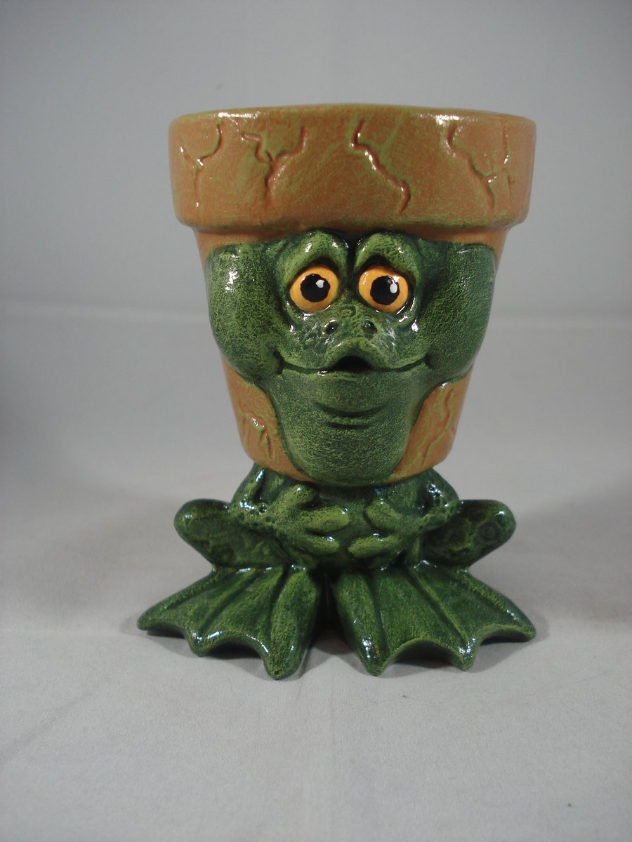 Ceramic Very Small Green Frog Animal Toad Plant Pot Candle Tealight Holder.