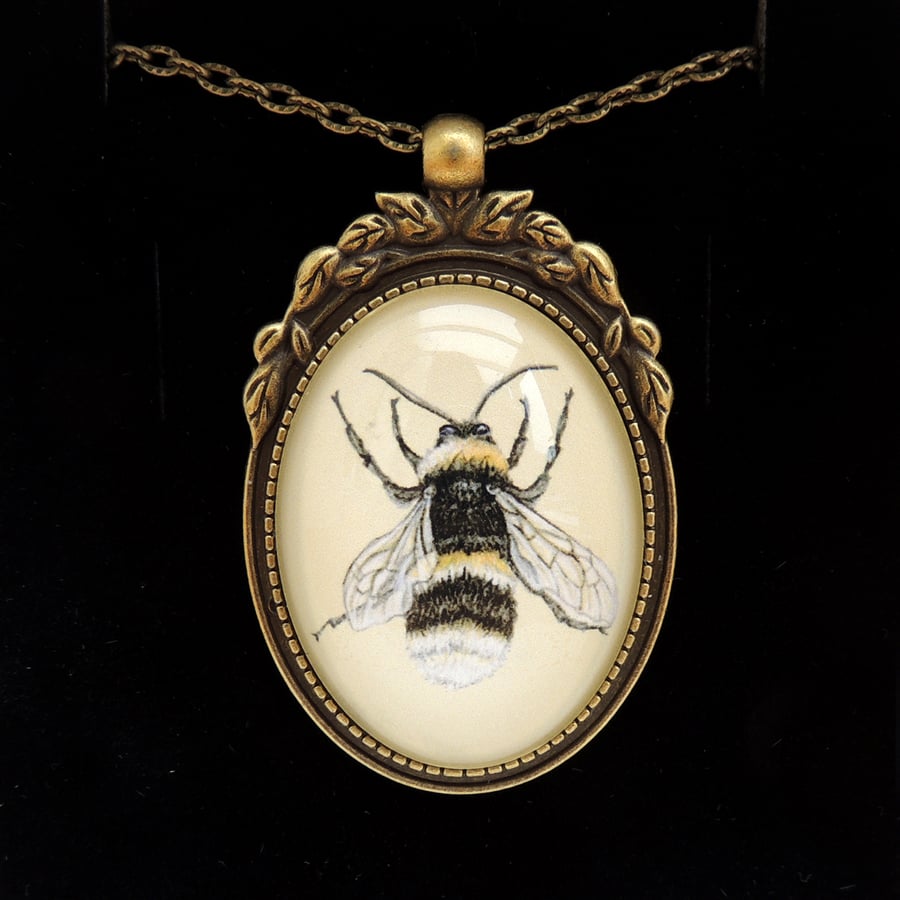 Bee Pendant Necklace - Bronze Leaf Style