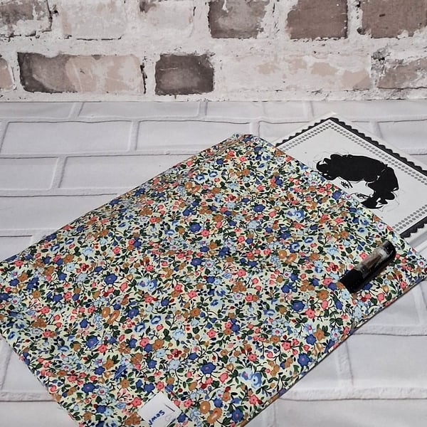 DITSY FLOWERED BOOKSLEEVE IN BLUE MULTI