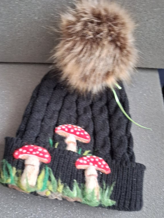 Bobble Hat cabled wool faux fur pompom beanie black 