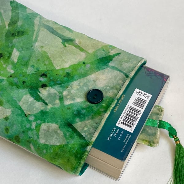 Padded book sleeve and bookmark. Gift for book-lover. Velvet shades of green