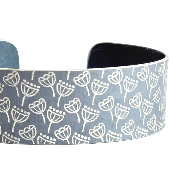 Seed head pattern aluminium cuff grey - second