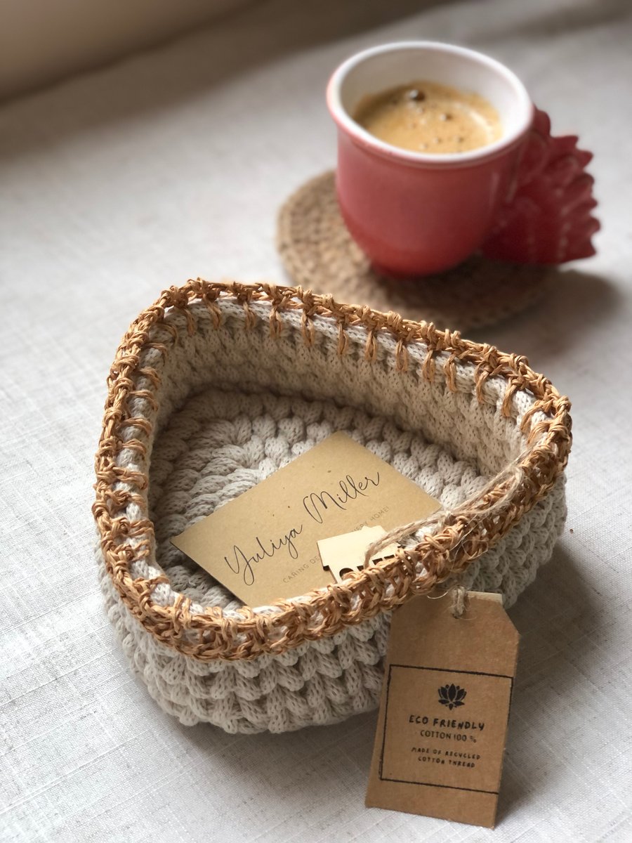 Table storage basket 