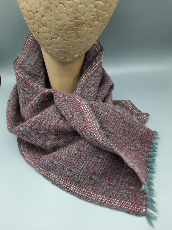 Lush two-tone textured lambswool scarf – Soft rose