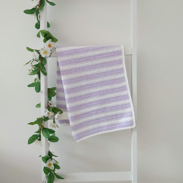 Crochet baby blanket - Purple and white
