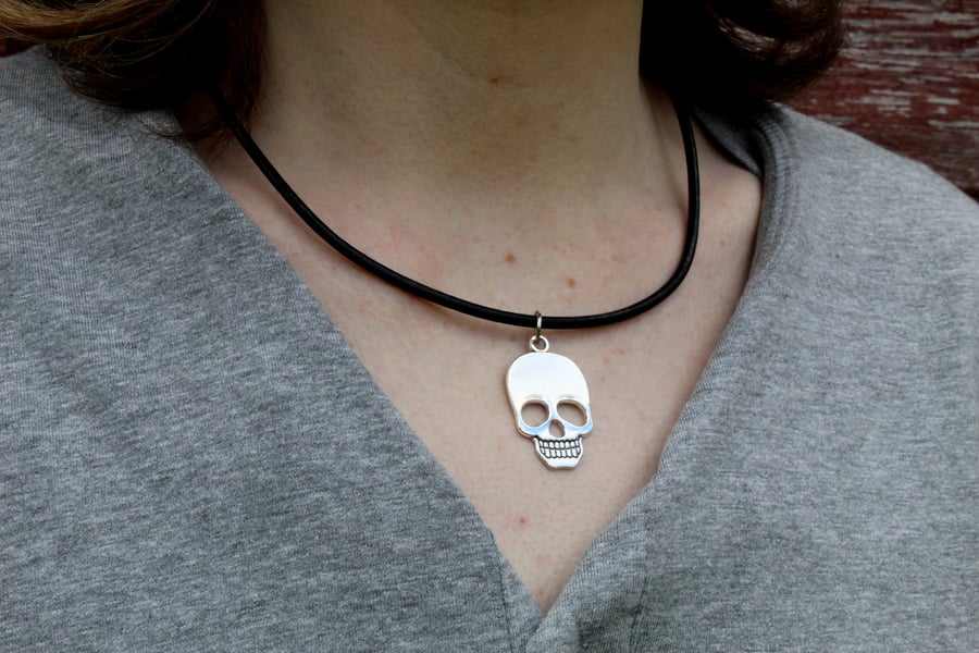 Skull charm store necklace