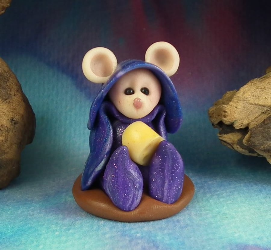 Spring Sale ... Seated Downland Mouse 'Loren' with cheese OOAK Sculpt Ann Galvin