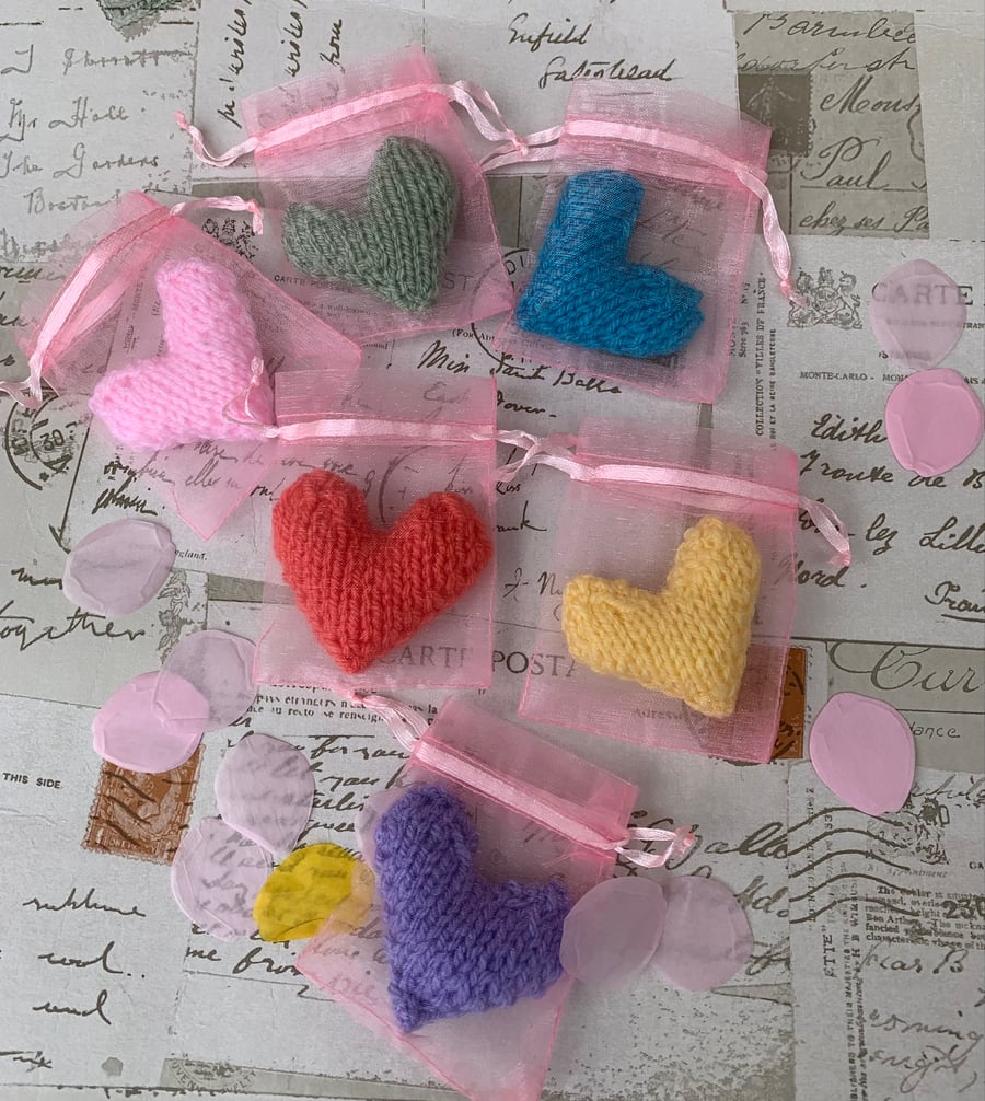 Knitted wedding favours in gift bag 