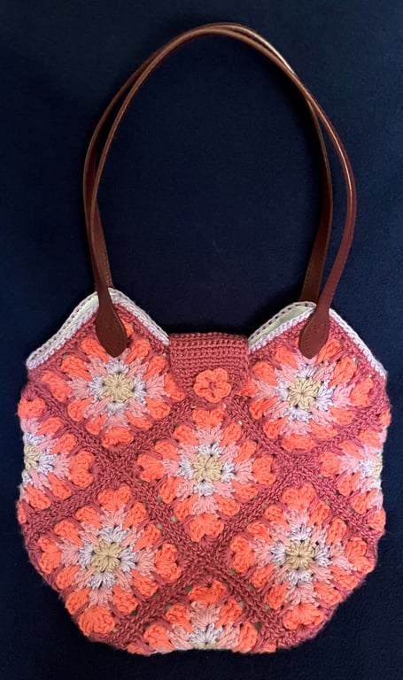 Granny square tote bag Plum and Peach – magnetic tab top closing
