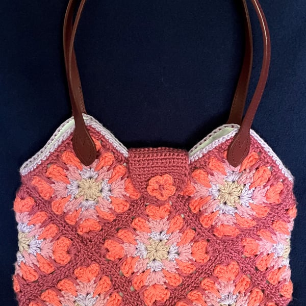Granny square tote bag Plum and Peach – magnetic tab top closing