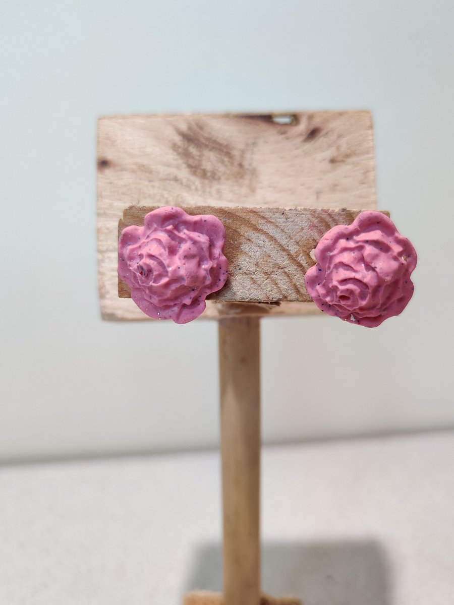 Slay with sparkle pink flower stud earrings