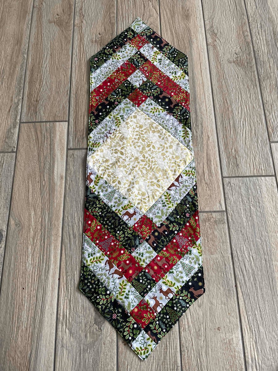 Patchwork Quilted Tablerunner for Christmas 
