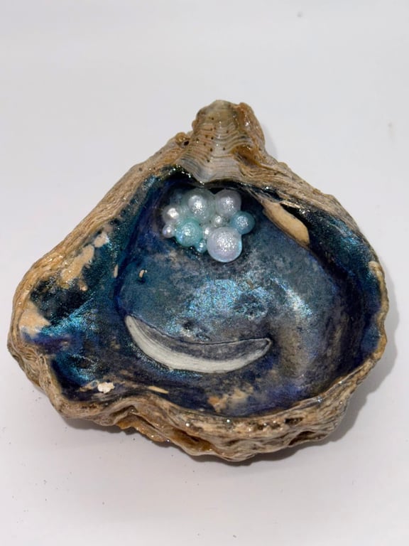 Oyster shell ring holder dish