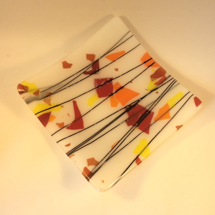 Patterned fused glass plate