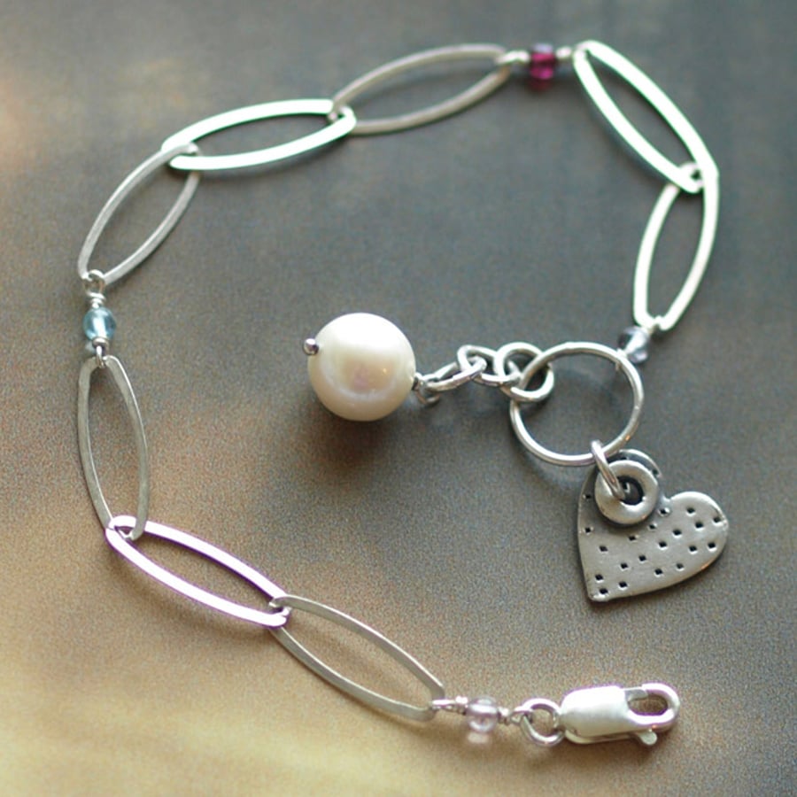 Patterned heart bracelet with 3 colours