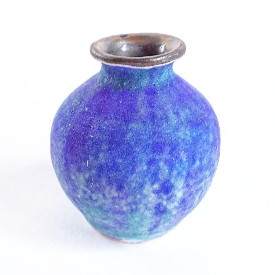 RemoveMiniature Ceramic Vase 