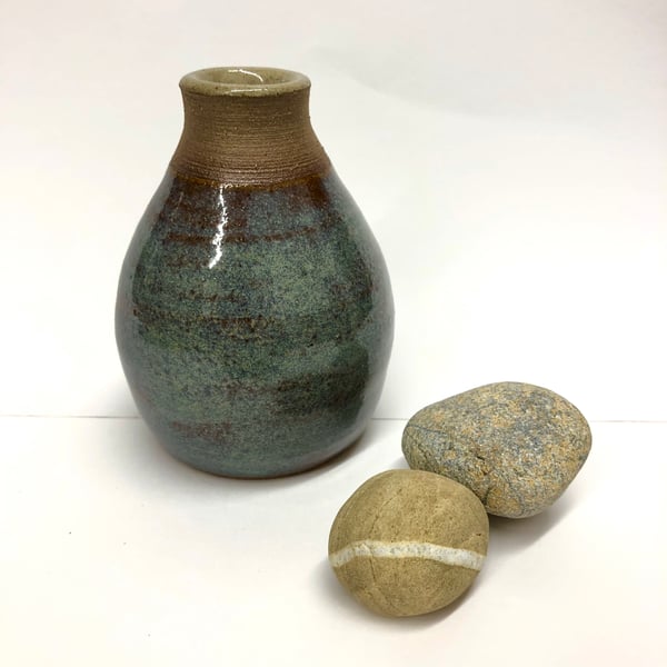 TURQUOISE AND BUFF STONEWARE CERAMIC BUD VASE