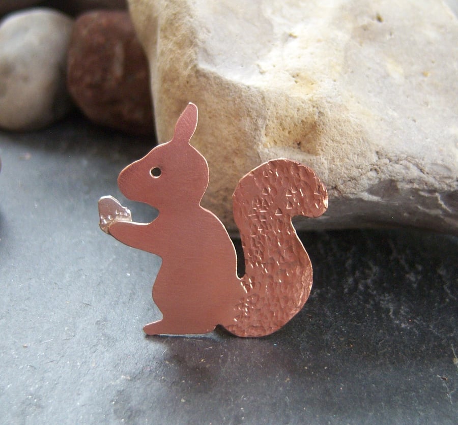 Squirrel brooch in copper with silver acorn