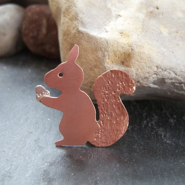 Squirrel brooch in copper with silver acorn
