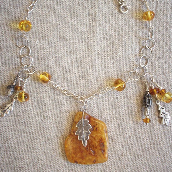 Oak Woods Necklace