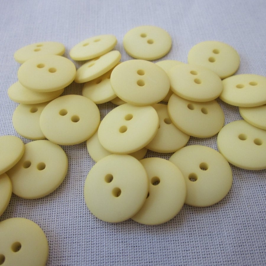 Plain Pale Yellow Buttons 18mm 20 pieces