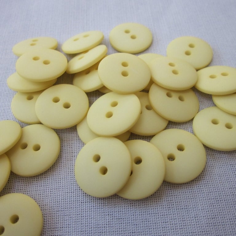 Plain Pale Yellow Buttons 18mm 20 pieces