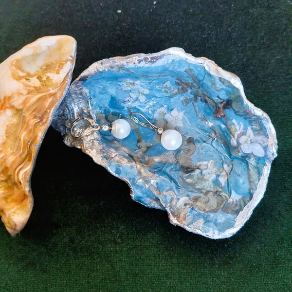 Ornamental Oyster Shell Trinket Dish – Van Gogh's "Almond Blossoms" Inspired by