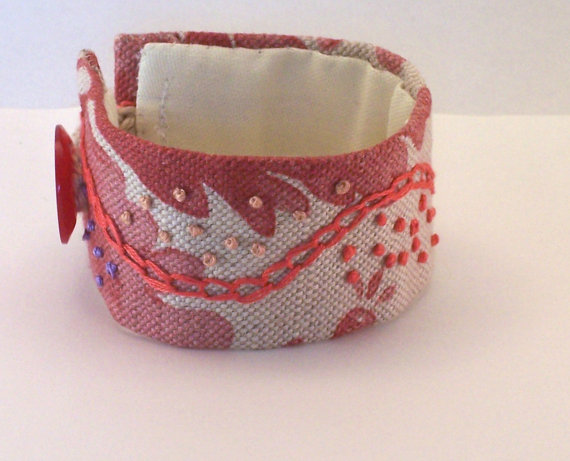 Printed linen cuff with hand embroidery - Cinnamon