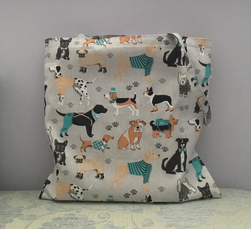 Tote bag with a fun dog print.