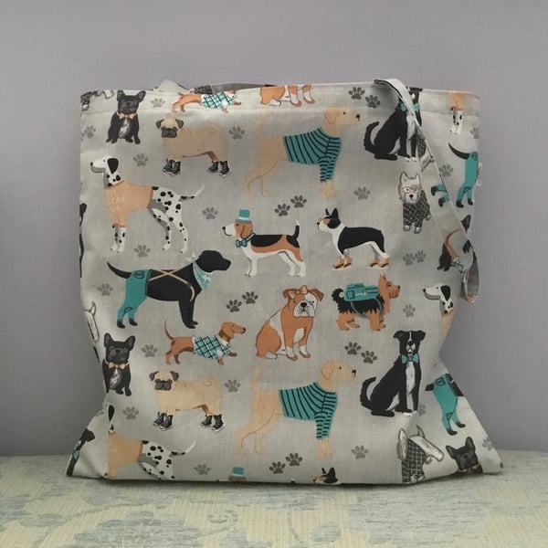 Tote bag with a fun dog print.