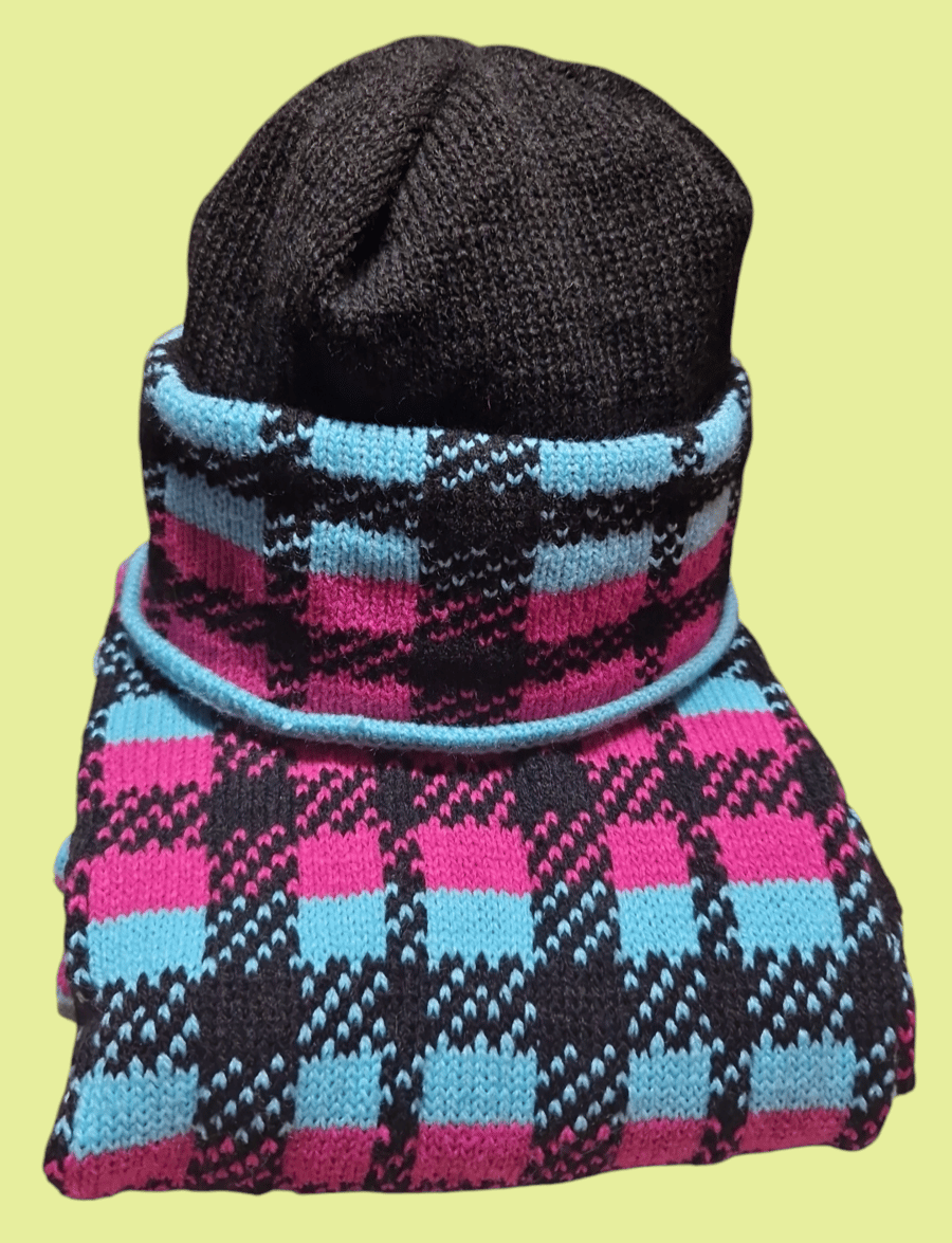 Ladies hat and scarf set