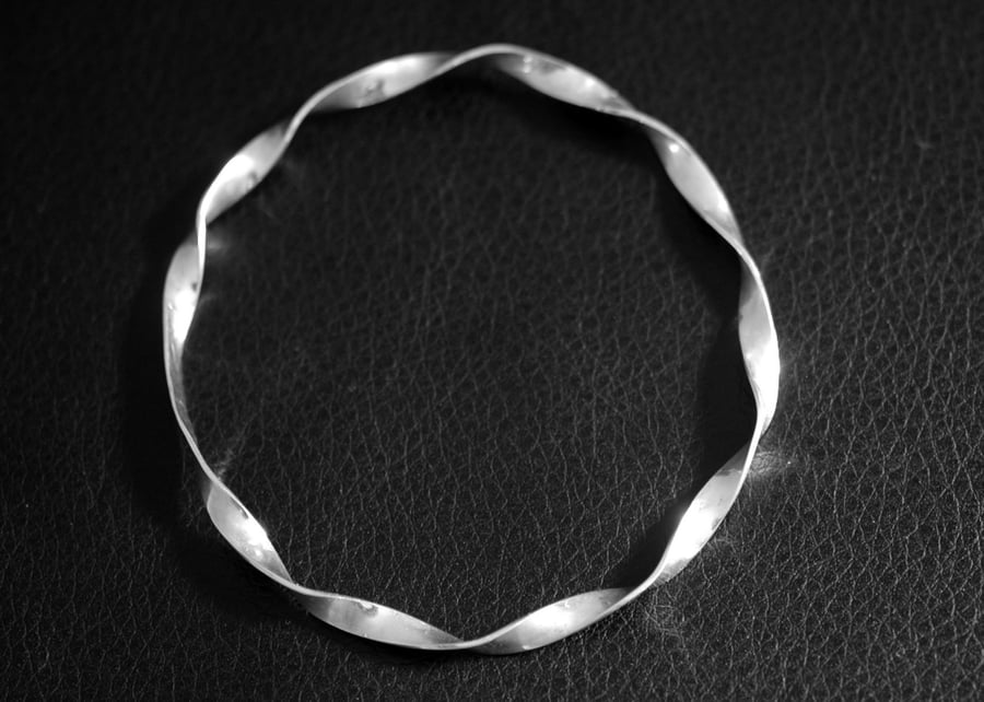Sterling silver twist bracelet, 4mm wide   B26