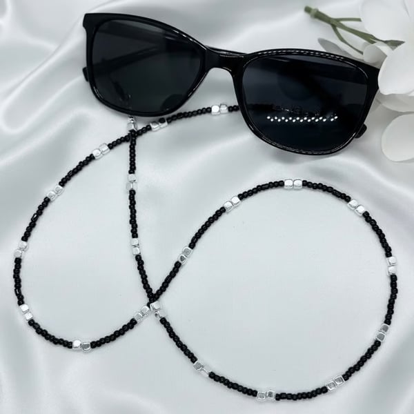 Elegant Black and Silver Glasses Chain 