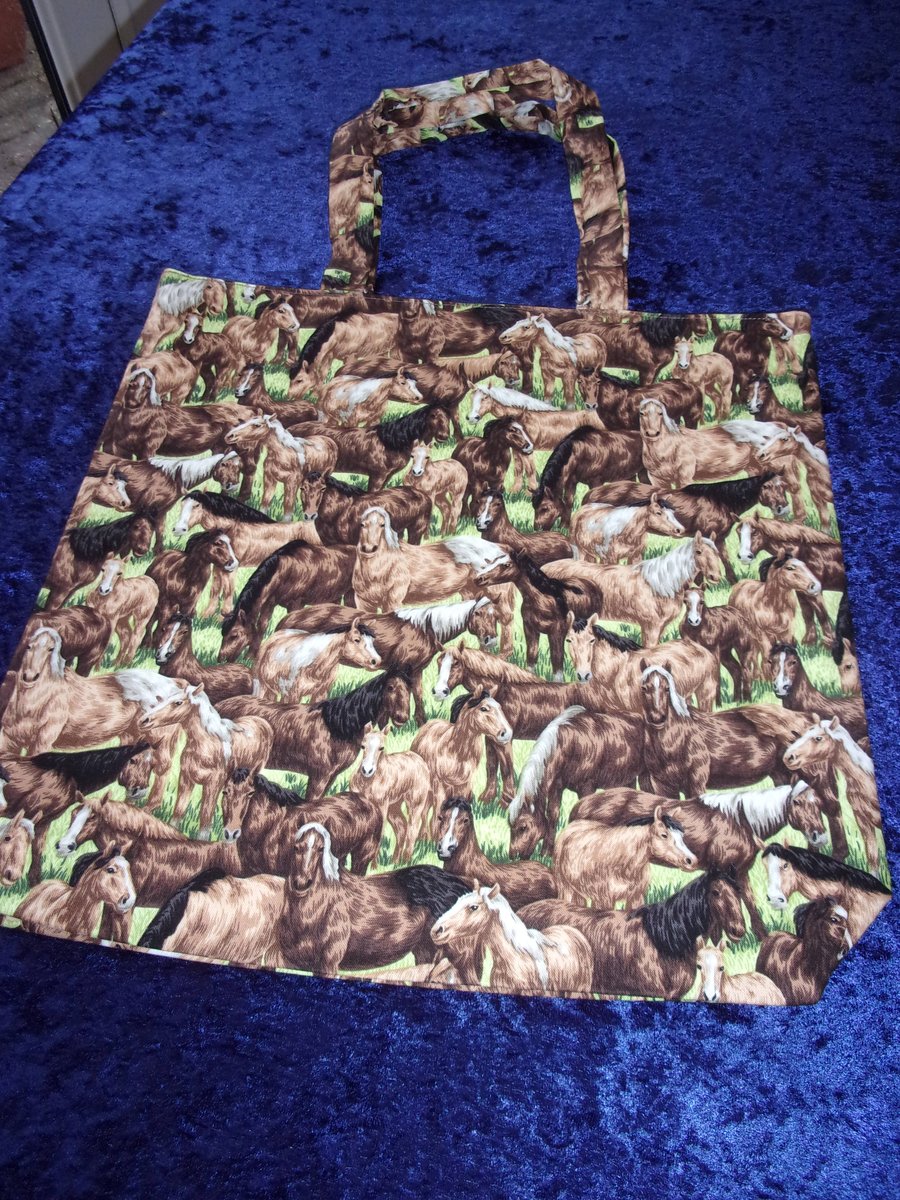 Fabric Shopper with Horses