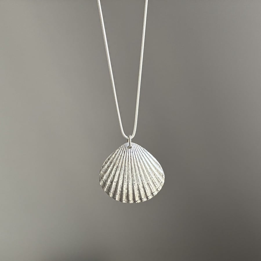 Silver shell pendant