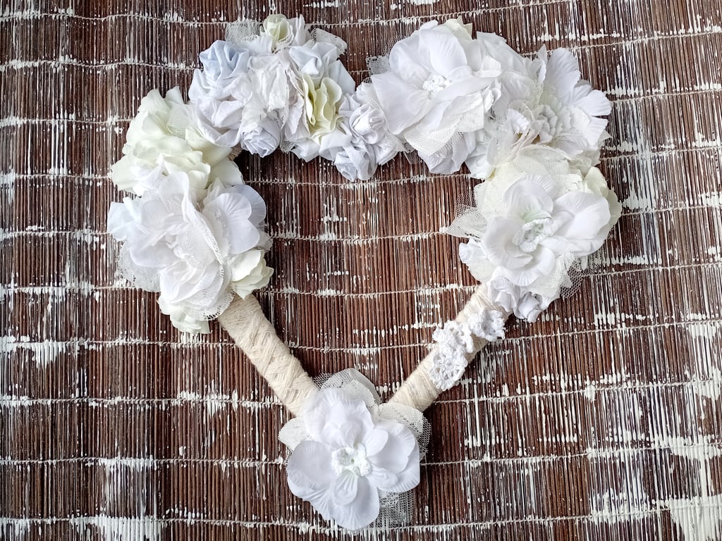 HEART WREATH, WHITE FABRIC FLORAL, ROMANTIC, VALENTINE DECOR