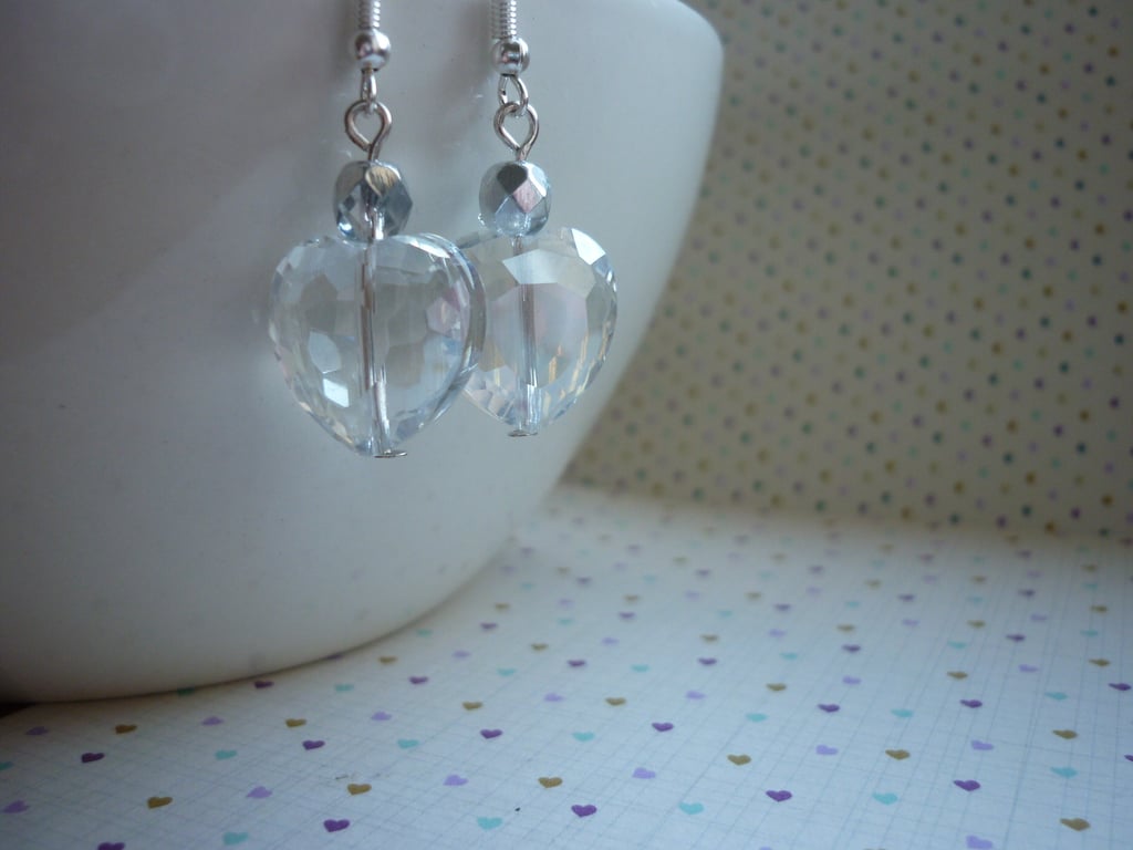 CLEAR CRYSTAL AND SILVER FACETED HEART EARRINGS.