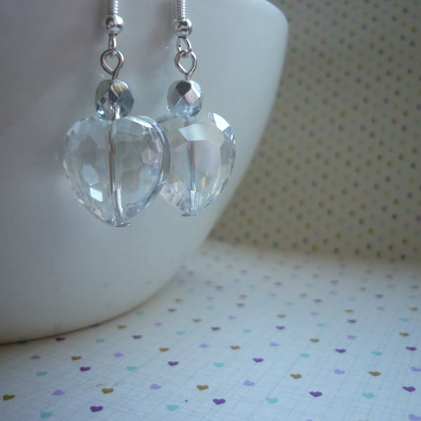 CLEAR CRYSTAL AND SILVER FACETED HEART EARRINGS.