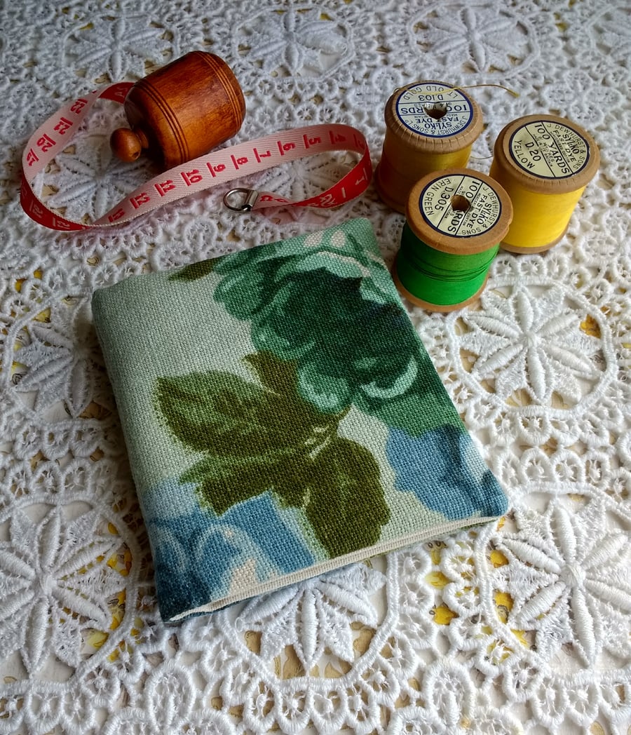"Joyce" needle case
