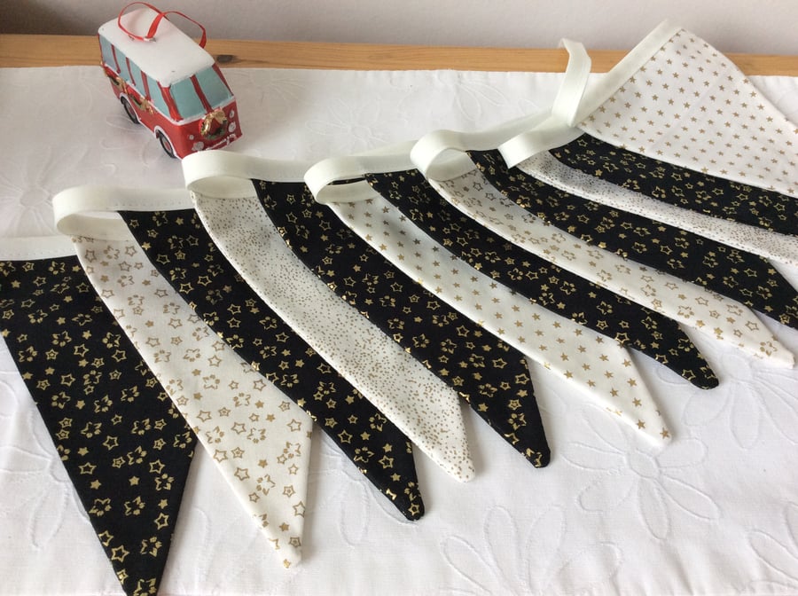 Christmas Bunting in black and white - 12 flags measures 8ft with ties 