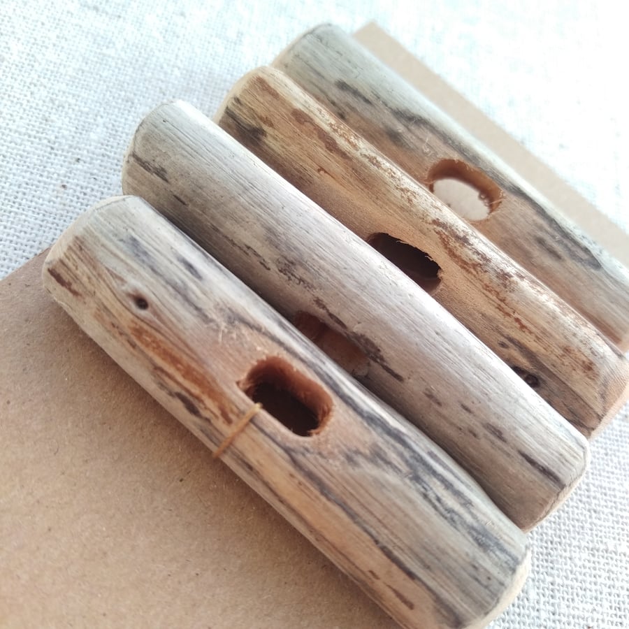 Set of 4 chunky driftwood toggle buttons with single hole