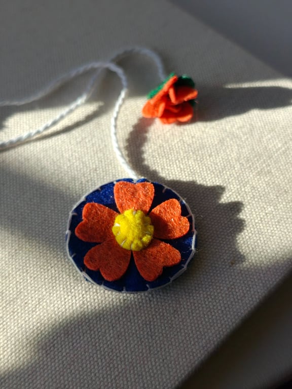Orange Felt Daisy Bookmark, Handmade Floral Page Marker, Cute Gift for Readers  