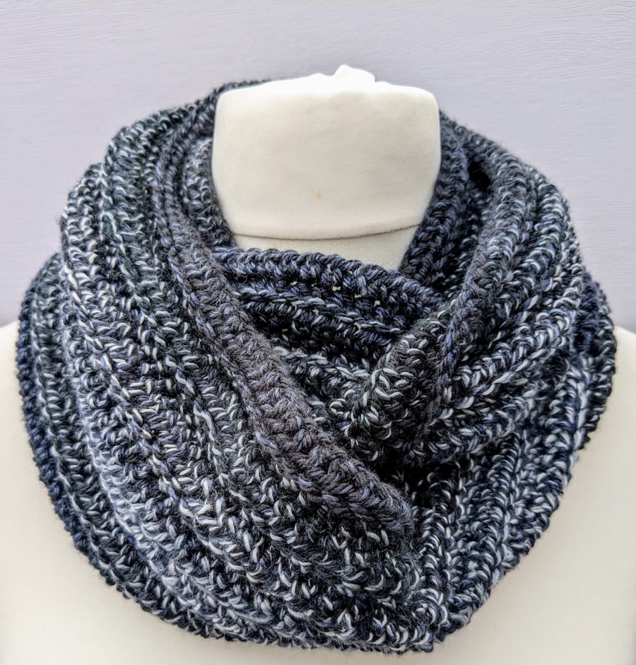 Crochet infinity scarf