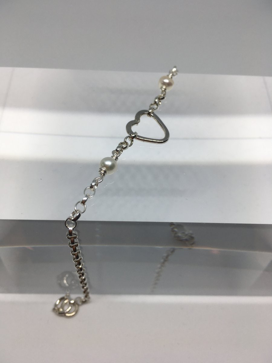 Pearl hearts bracelet