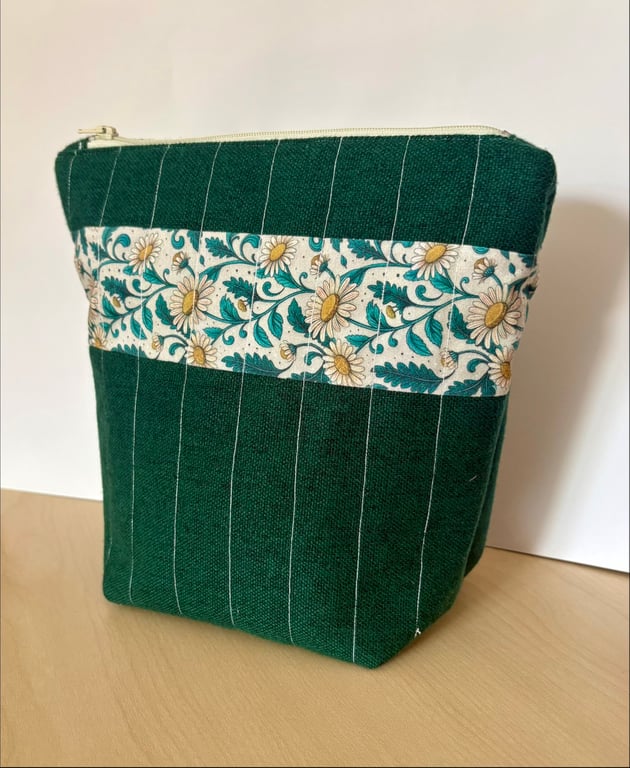 Budding Daisy Quilted Zip Pouch in Pinstripe Forest Green