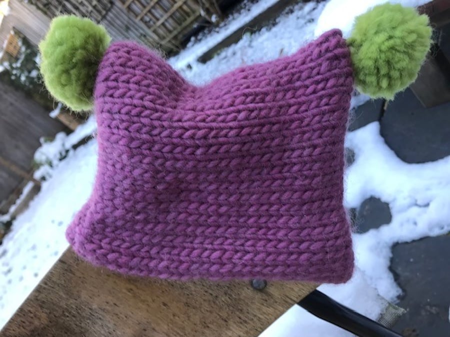 Baby hat with pompoms 100% wool (9-18 months)