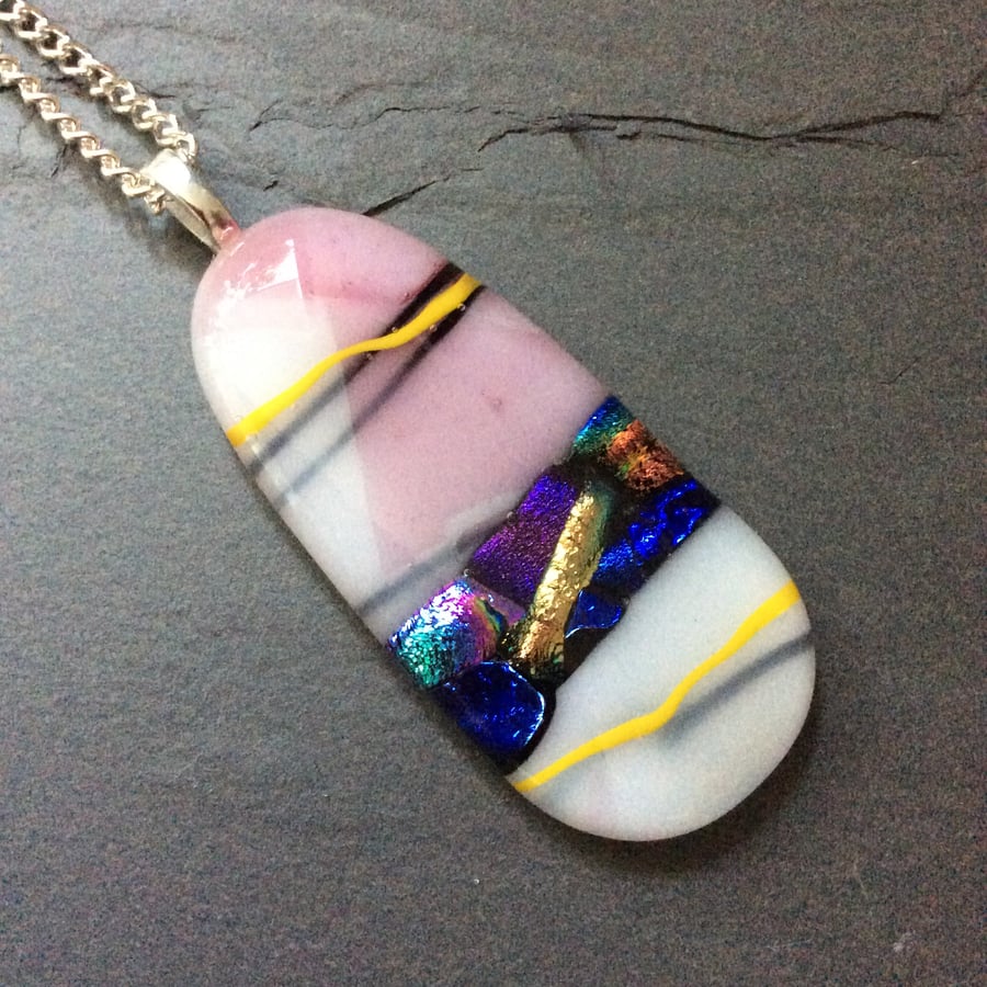  Banded dichroic pendant. (0583)